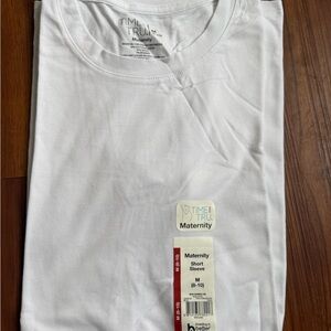 White Time&Tru Maternity Short Sleeve Classic T-Shirt Baby Bump Growing Mama med